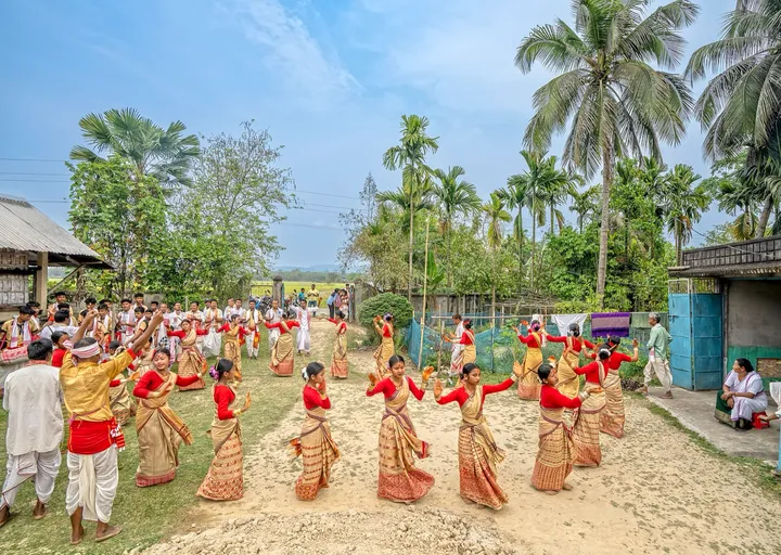 A husori troupe performing in a household courtyard
