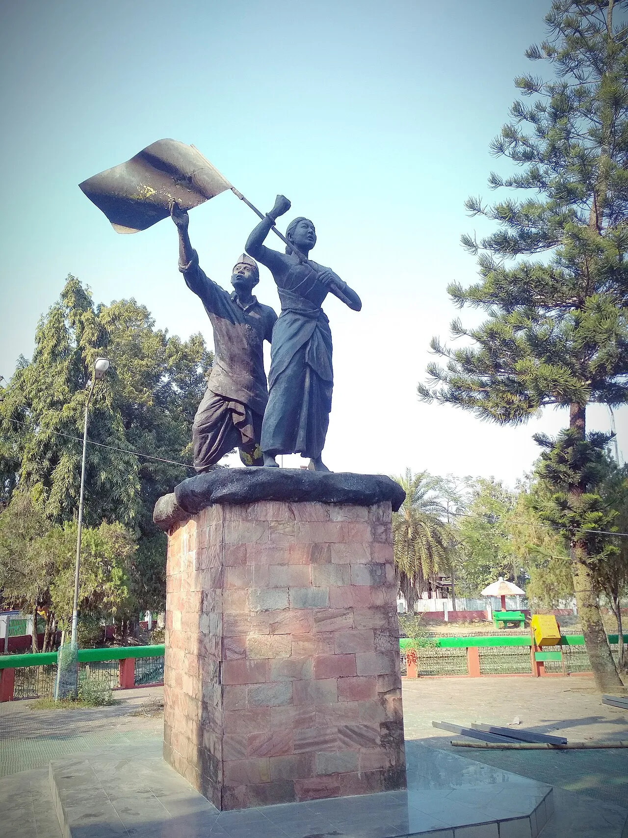 Bronze statues of Kanaklata Barua and Mukunda Kakati in front of Gohpur police station